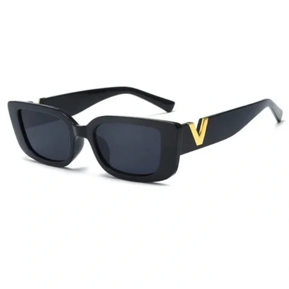 Stylish Black Sunglasses with Gold Accent - Picture 1 of 2